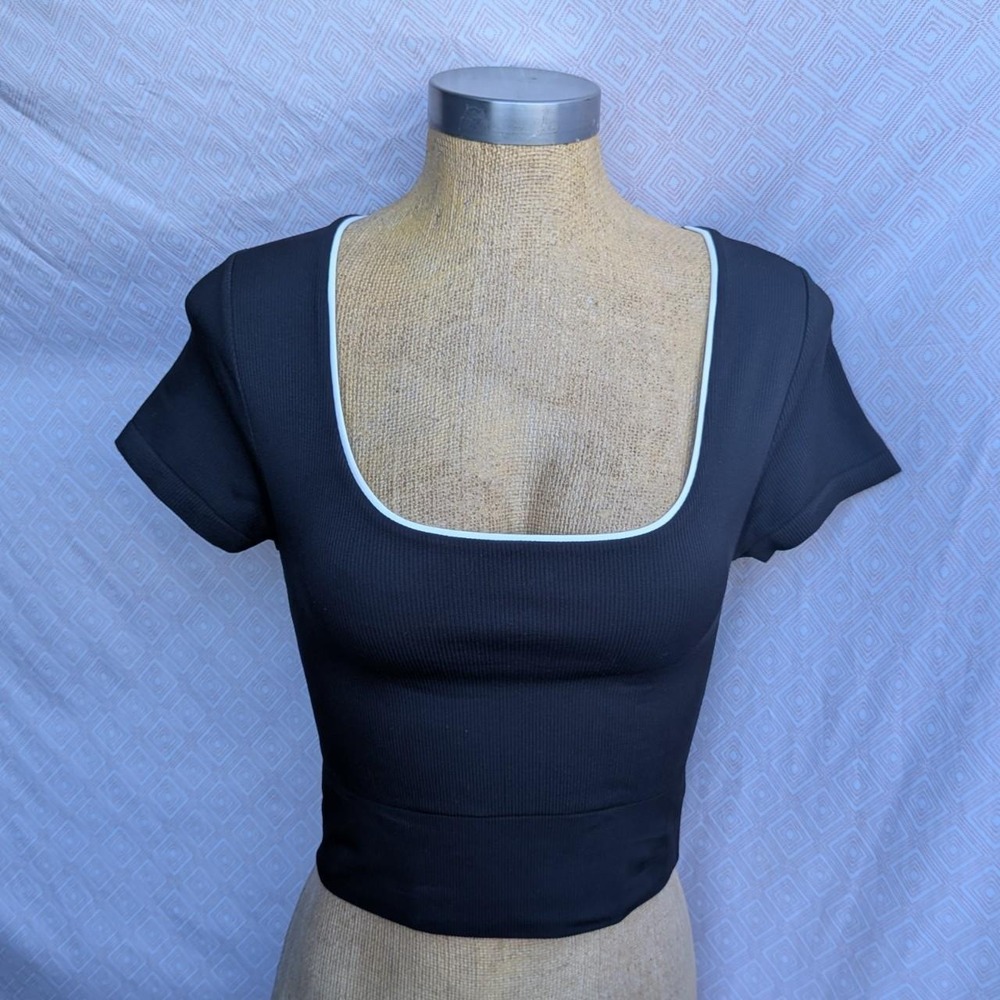 Athleta Crop Top Women Black Like New Ribbed Square Neck White Trim Short Sleeve